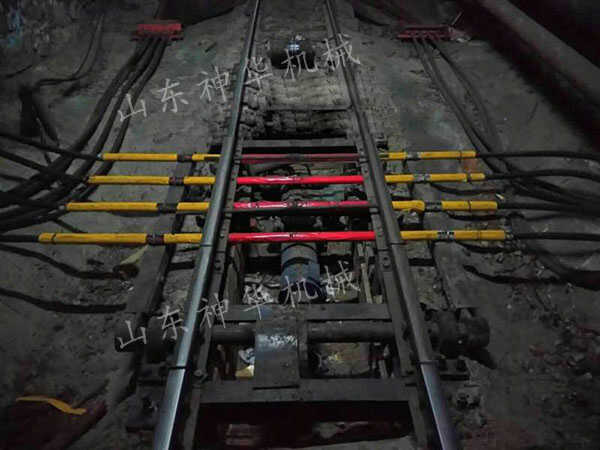 底升式跑车防护装置